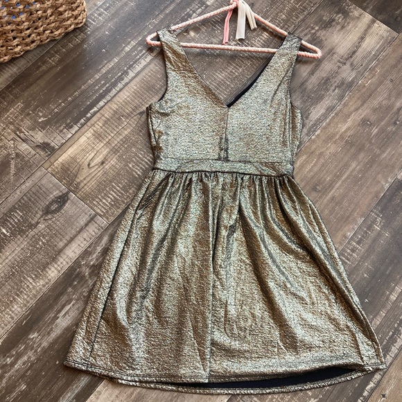 Size small gold shimmer dress - Picture 4 of 7